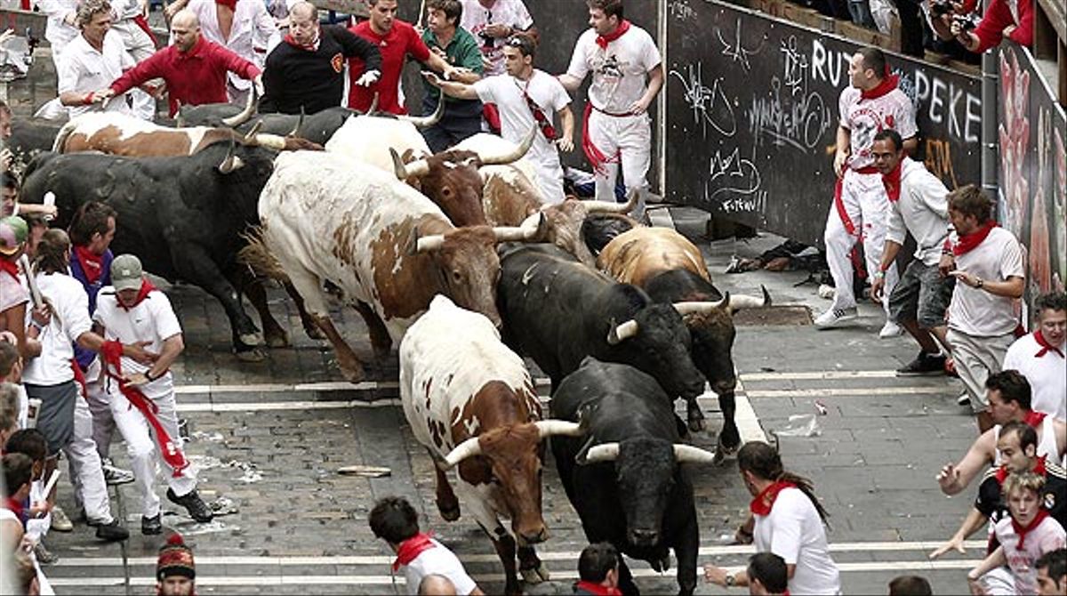 encierro de toros en Pamplona