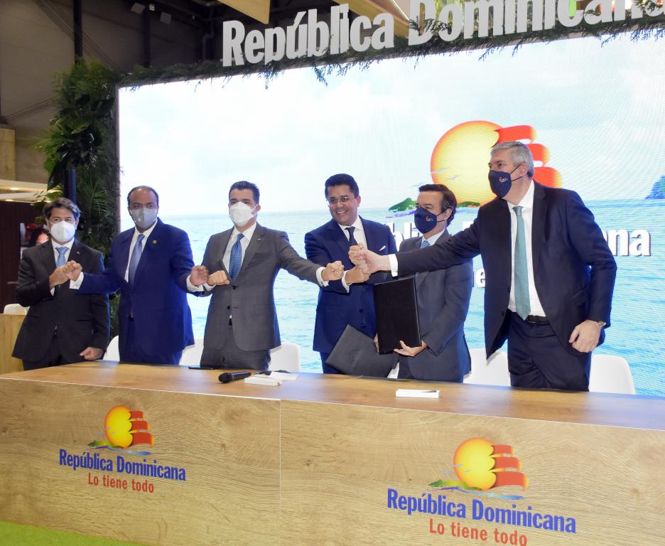 firma de acuerdo entre Dominicana e IFEMA para FITUR 2022