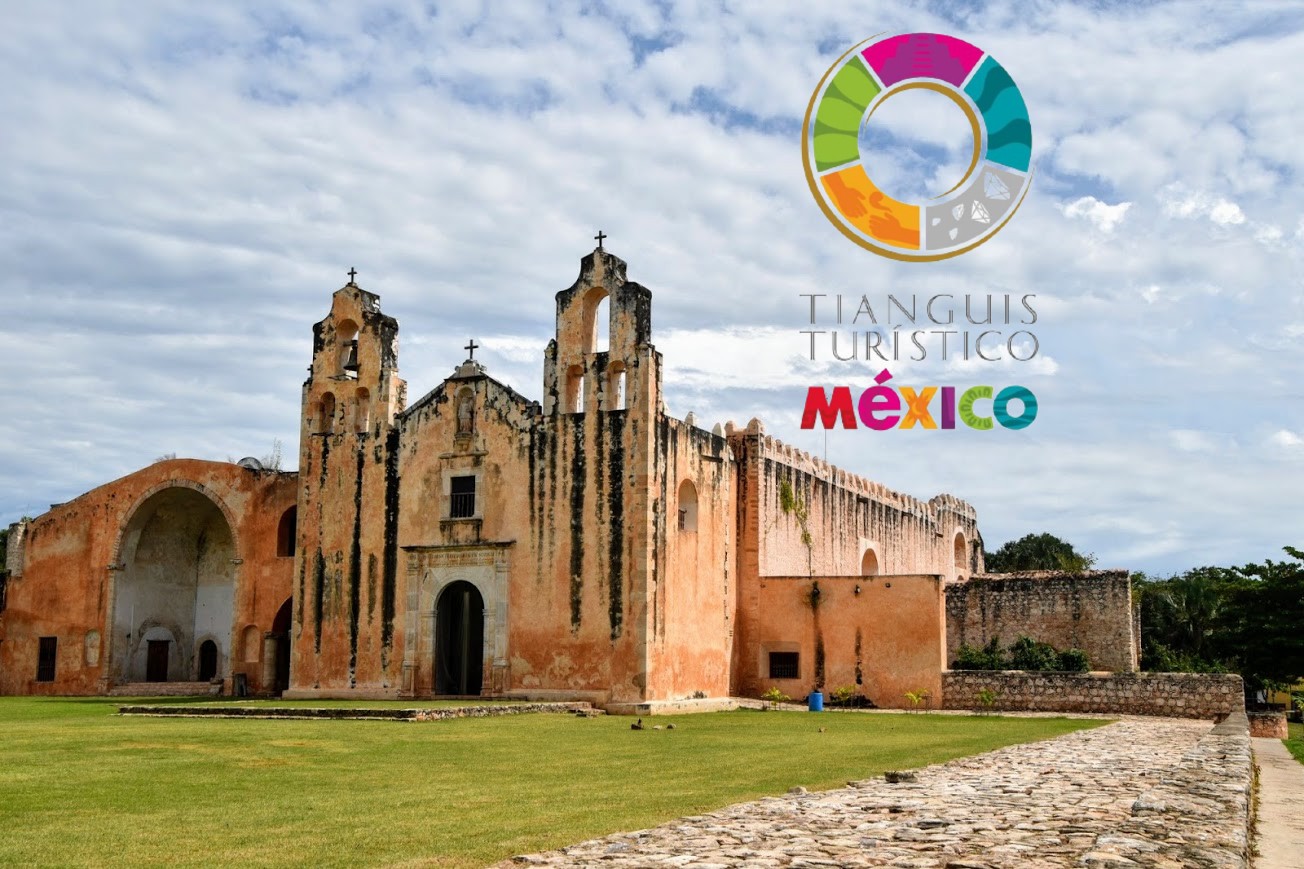 iglesia en Mérida y logo del Tianguis Turístico de México