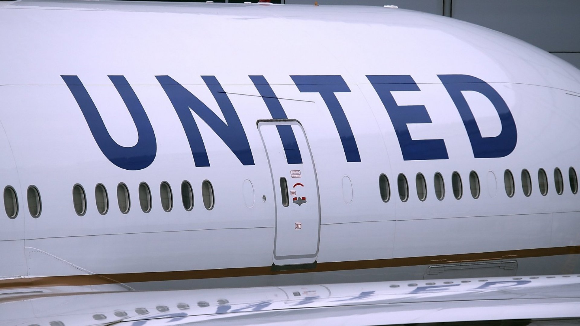 United Airlines avion fuselaje