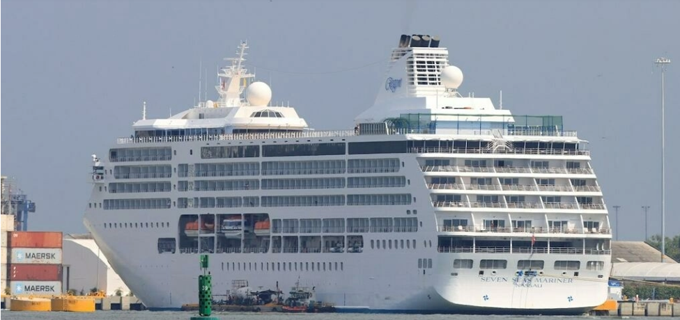 Fotografía del crucero Seven Seas Cruises atracado en Cartagena (Colombia).© Ricardo Maldonado | EFE