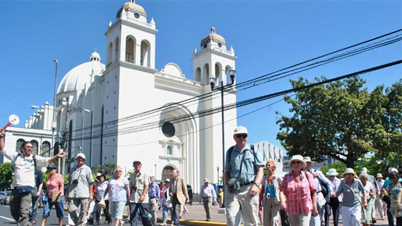 El Salvador prevé más de 117 mil visitantes por Semana Santa